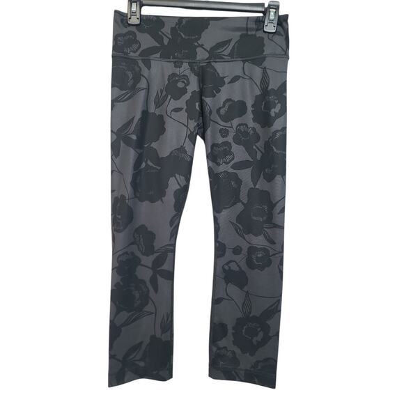 lululemon athletica Pants - Lululemon Wunder Under Crop Brisk Bloom Black Soot Size 6